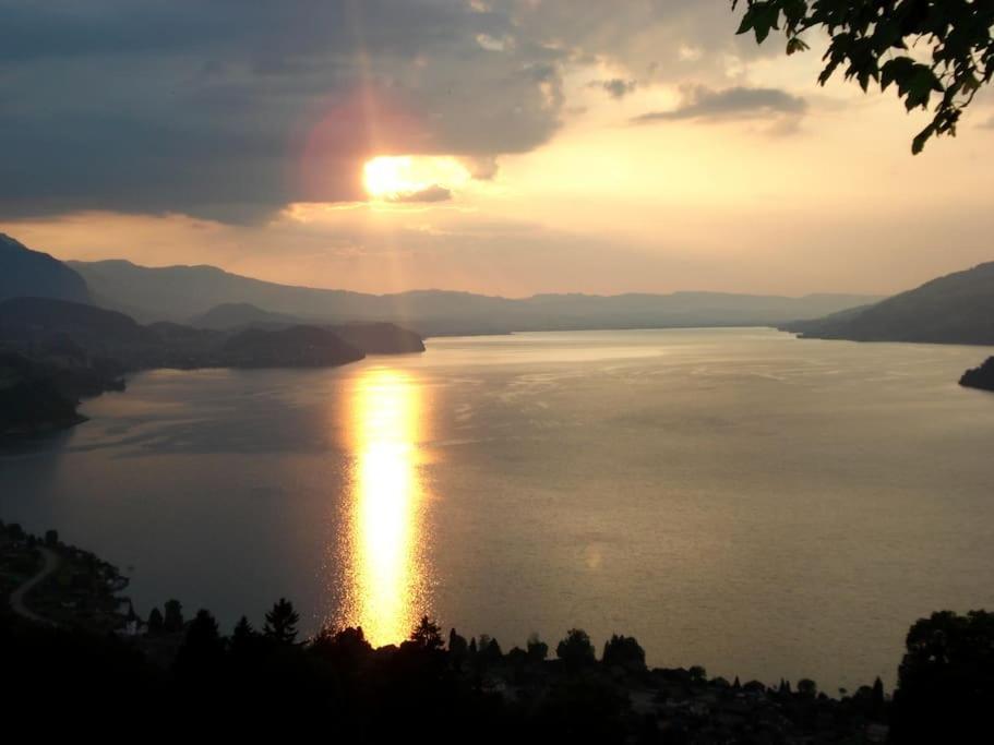 Апартаменты Privatzimmer Am Thunersee Лайссиген Экстерьер фото